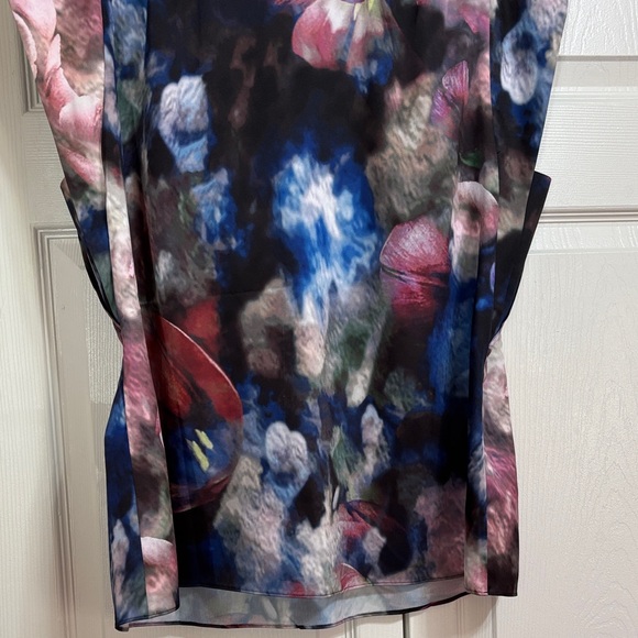 White House Black Market Multicolor Floral V-Neck silky Blouse - Picture 10 of 11